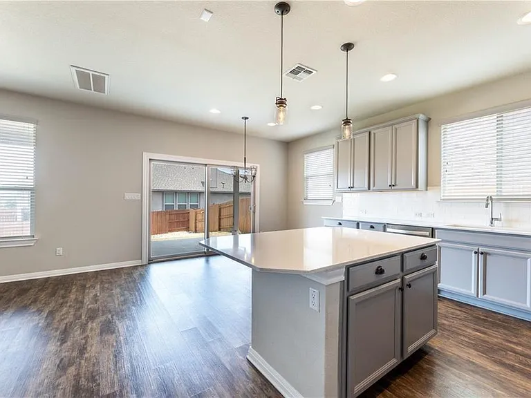 5413 Traviston Dr — Photo 9