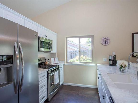 4th image of 2135 Vista Hermosa Street