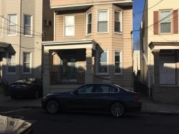 910 19th St, Union City, NJ 07087