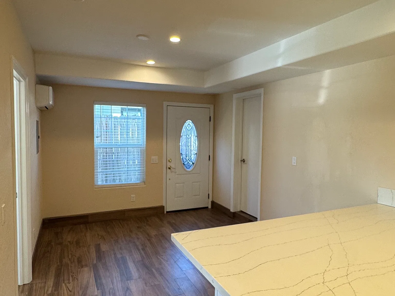 2 bed, 400 sqft, $2,500 — Photo 2