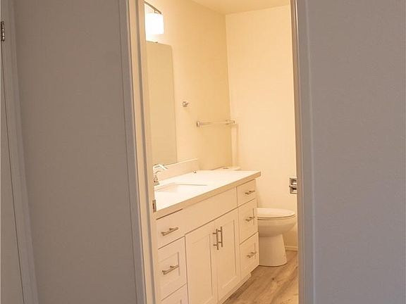 4th image of 118 NE 94th St