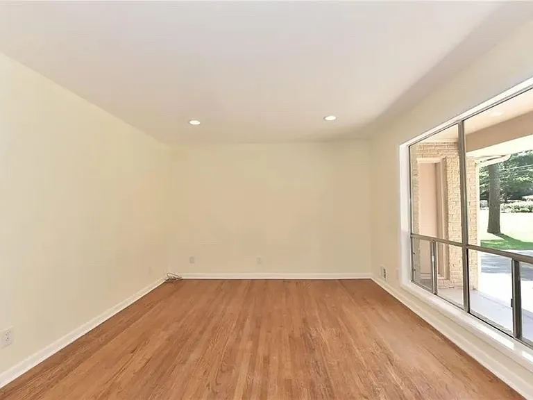 1396 E Rock Springs Cir NE — Photo 12