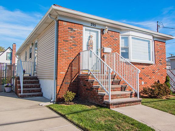 2nd image of 295 Lamport Blvd