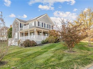 137 Prospect Ln, Portsmouth, RI 02871