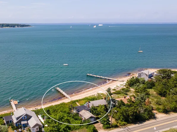 13 Beach Rd, Oak Bluffs, MA 02557