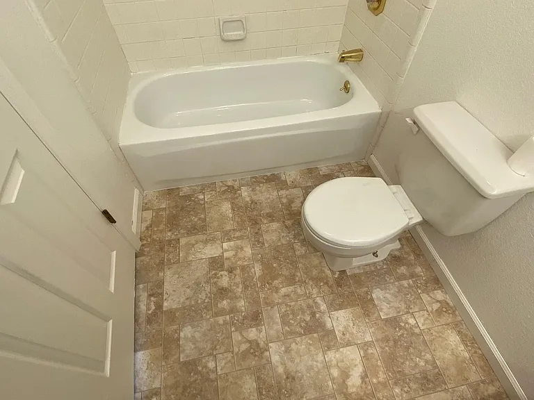 110 Castlemont Dr — Photo 16
