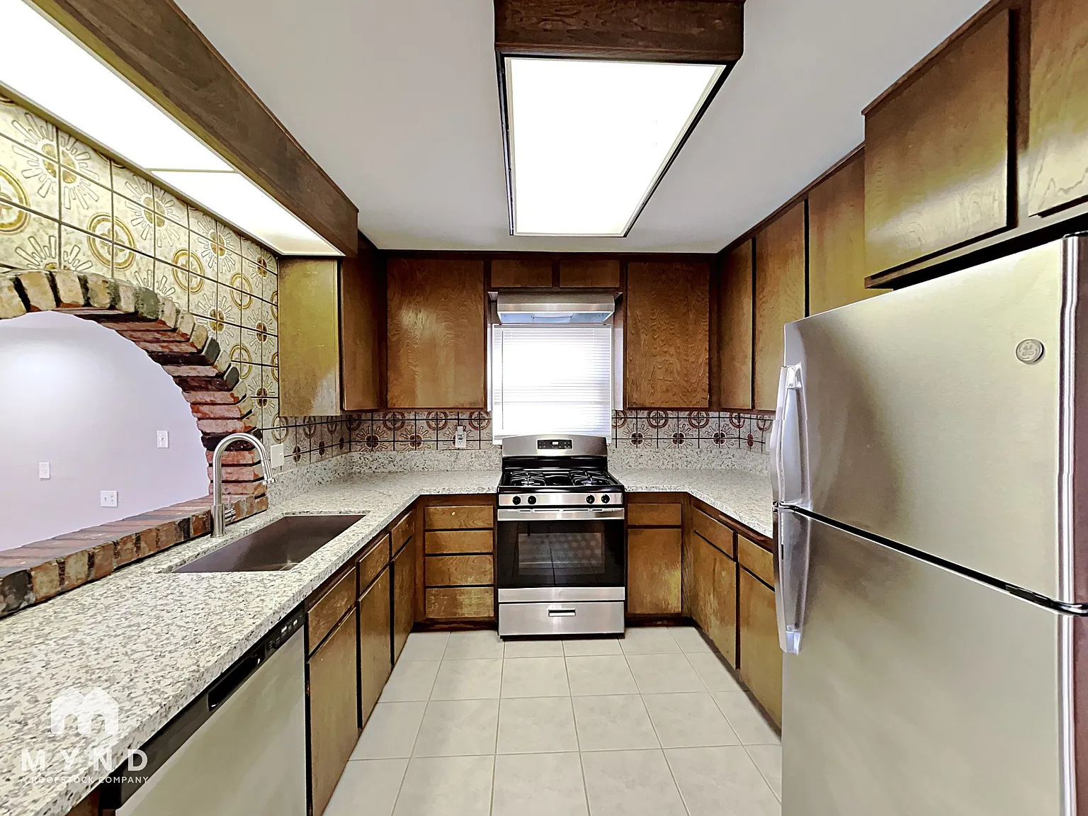 4 bed, 2.5 bath, 2042 sqft, $2,075 — Photo 3