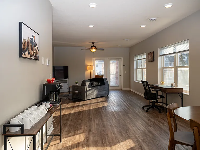 807 1st St SW #203 — Photo 4