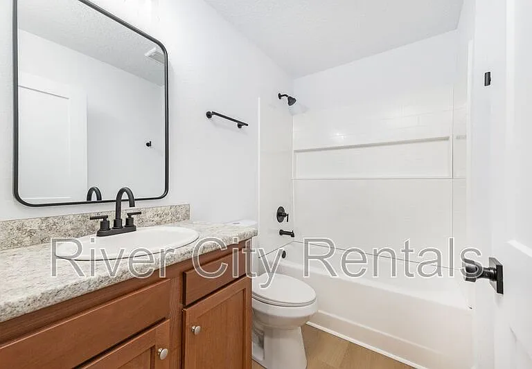 1030 SE 52nd St — Photo 8