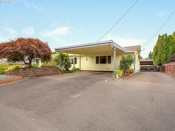 2nd image of 8905 NE 39th Ave