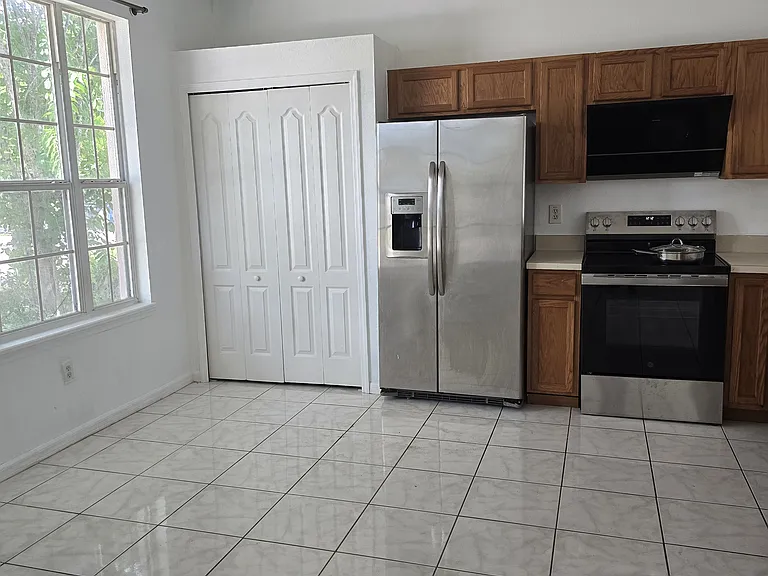 4416 Waterside Pointe Cir — Photo 3