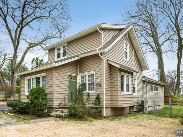 209 Woodland Ave, River Edge, NJ 07661
