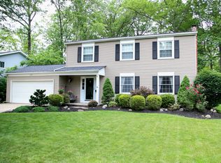 6754 Chadbourne Dr, North Olmsted, OH