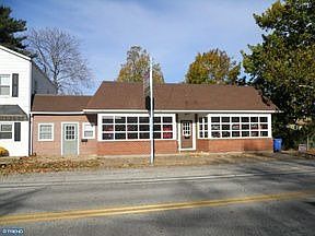 5th image of 825 Columbia Blvd