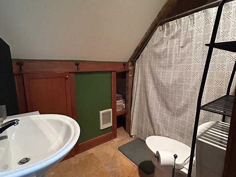 1562 NW Elgin Ave — Photo 16