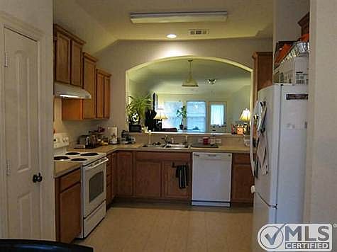 4th image of 2909 Midstream Dr