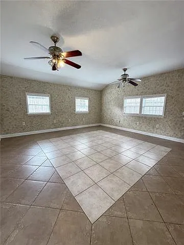 1708 Feronia St — Photo 17
