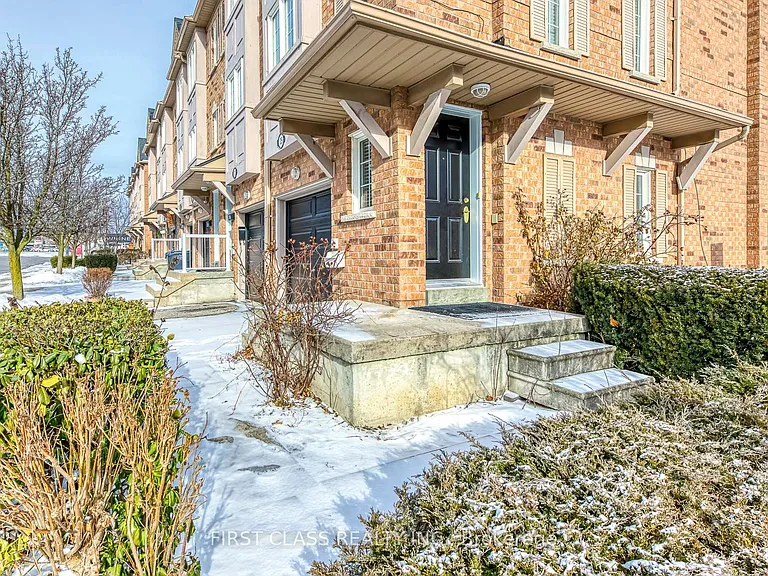 1128 Dundas St W #25 — Photo 4