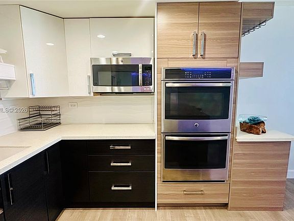 4th image of 19390 Collins Ave APT 424
