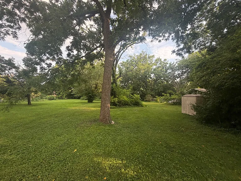 2116 W Elm St — Photo 24
