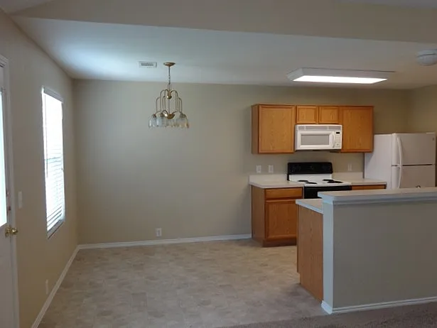 3 bed, 2.0 bath, 1378 sqft, $2,095 — Photo 4