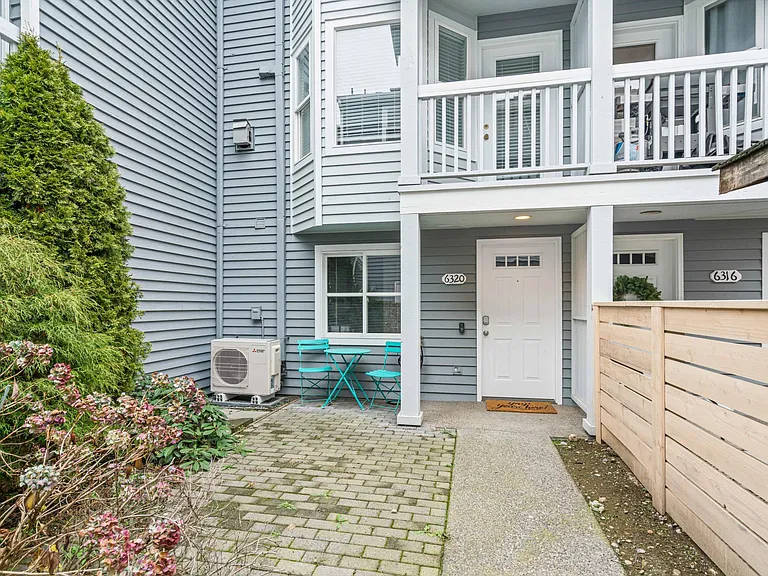6320 9th Ave NE — Photo 3