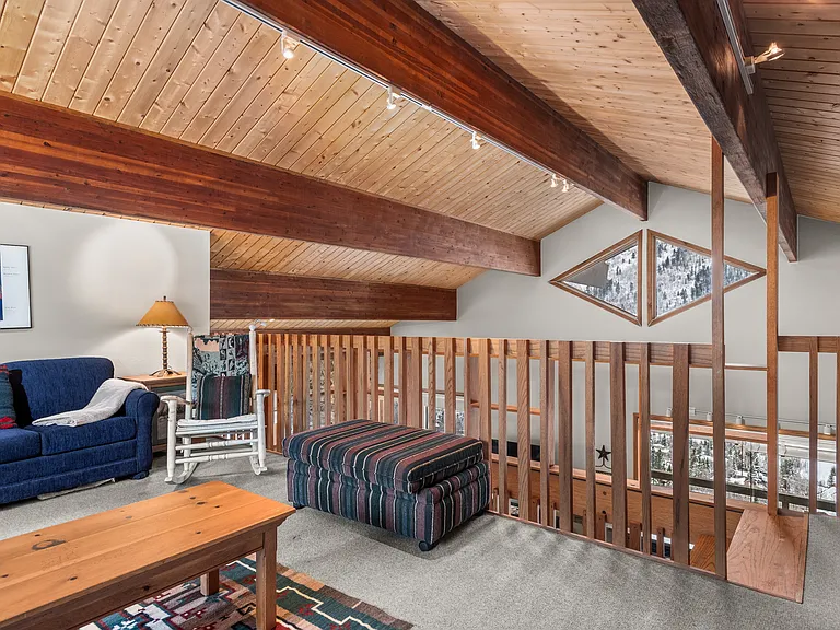 837 Mountain Laurel Dr — Photo 5