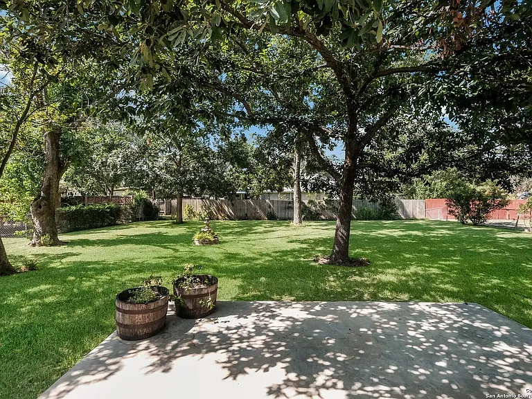 255 Millwood Ln — Photo 13