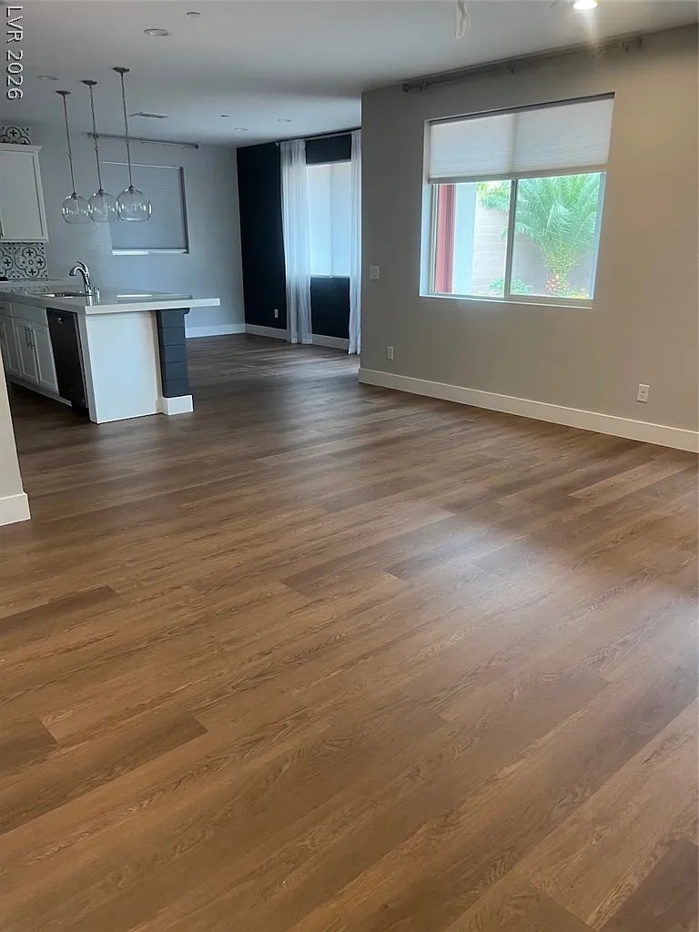 4 bed, 3.0 bath, 2148 sqft, $2,999 — Photo 4