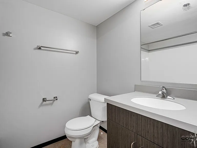 The Howard Apartments — Photo 8