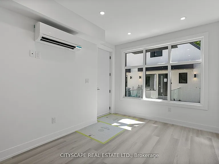 587 Oakwood Ave #2 — Photo 5