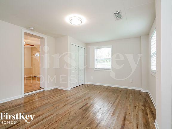 3rd image of 2420 Christian Cir