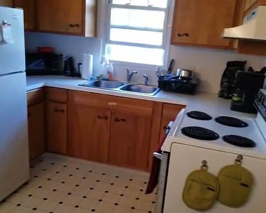 4th image of 87 Albert St #1