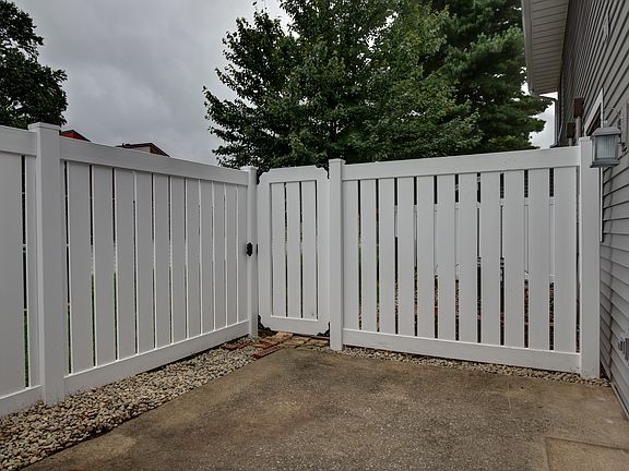 5th image of 28 Brookside Pl