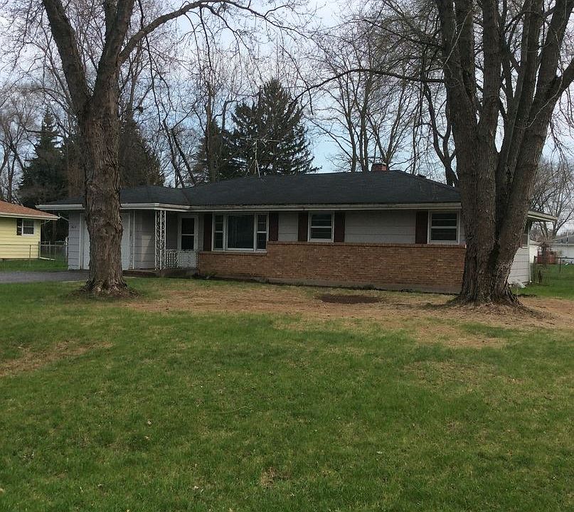 2nd image of 1611 Hackberry Ln