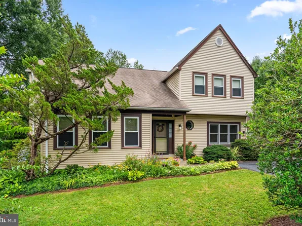 15113 Philip Lee Rd, Chantilly, VA 20151