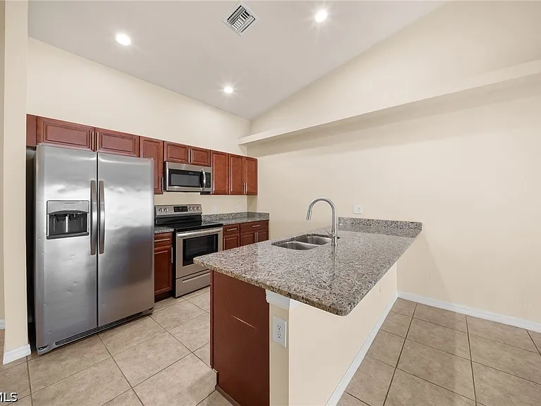 2820 SW 7th Pl — Photo 12