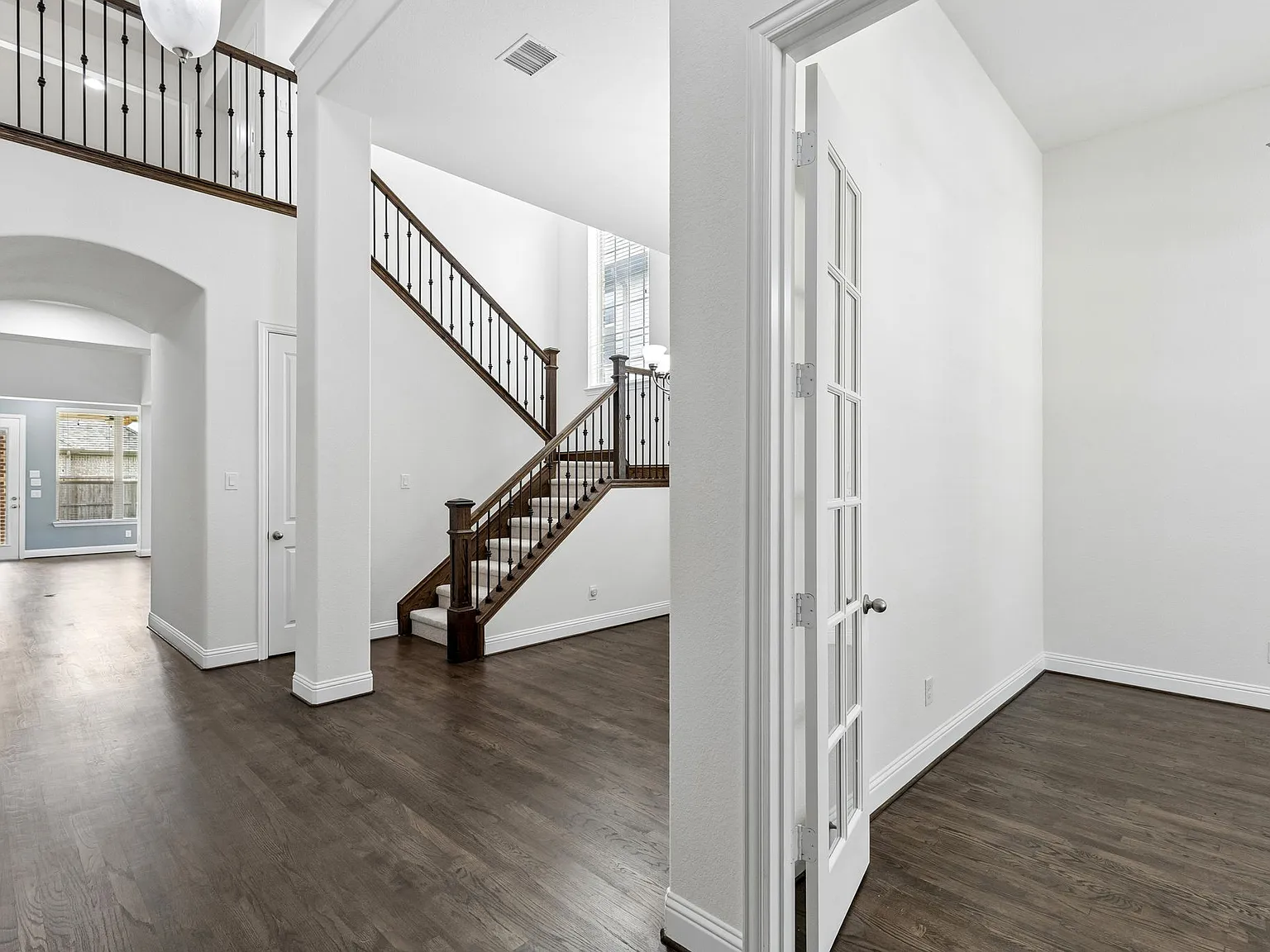 4 bed, 3310 sqft, $3,800 — Photo 3