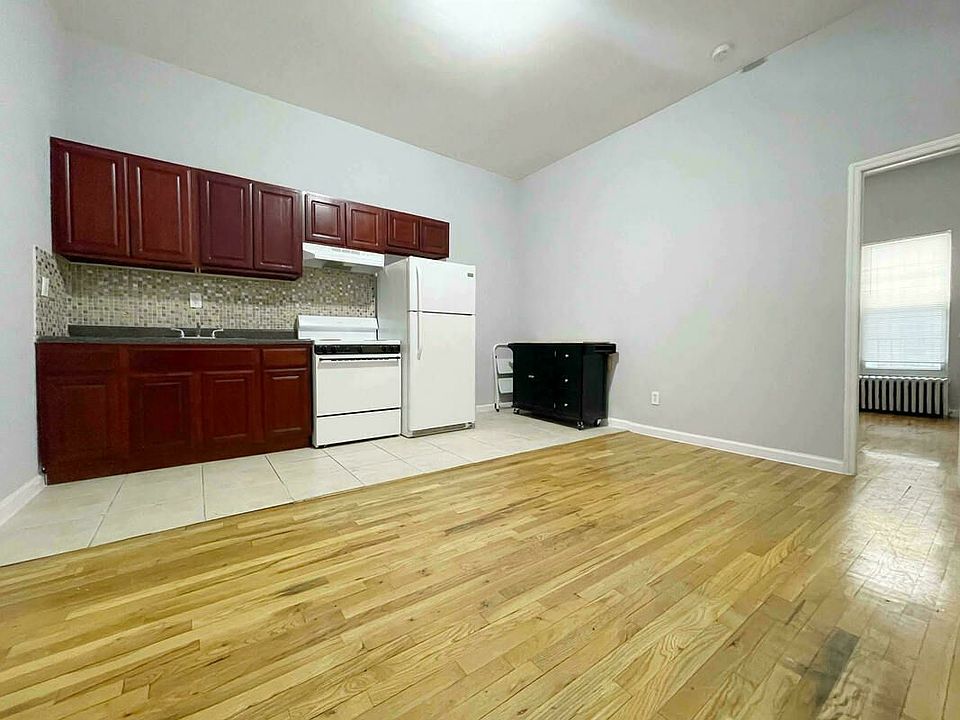 1st image of 900 Willoughby Ave #F1