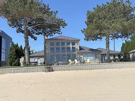 100 ft on Bay with beach!