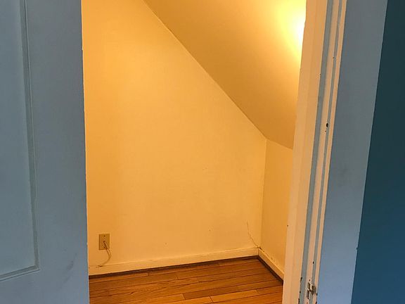 Master - walk in closet