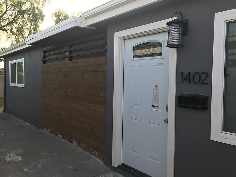 1402 San Juan St — Photo 2