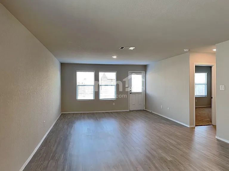 10419 Varmus Dr — Photo 6