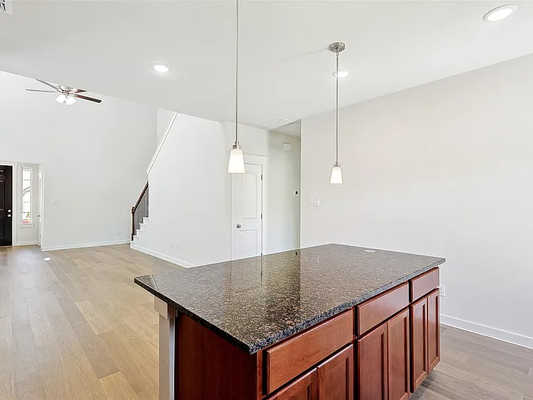 623 Russell Dr — Photo 10