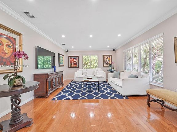 4th image of 5120 Orduna Dr