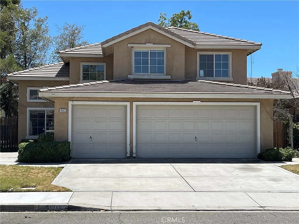 4 bed, 1914 sqft, $2,950 — Photo 1