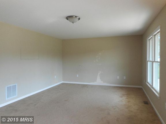 4th image of 100 Frederick Dr