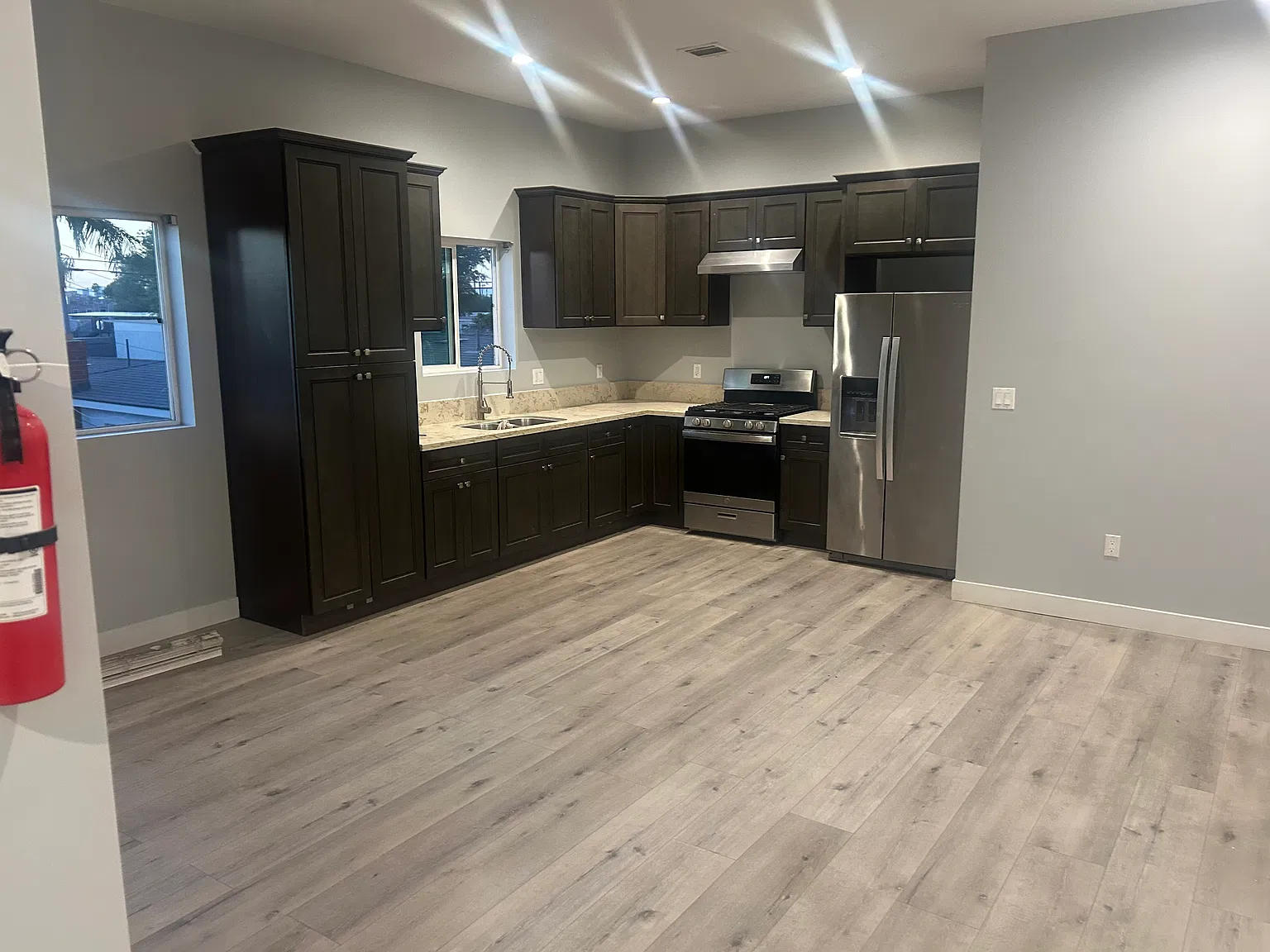 3 bed, 1100 sqft, $3,300 — Photo 3