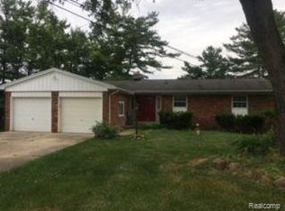 5311 Daniel Dr, Brighton, MI