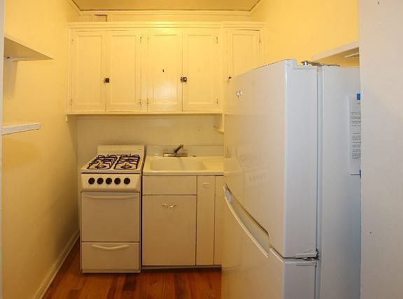 3rd image of 550 W Arlington Pl APT 702